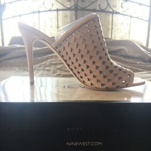 NWT- NIB Nine west tan heart slip on heels